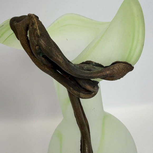 RARE Lime Green White Swirl Frosted Glass Art Vase Unique 3D Art Noveau 8.5” T - Picture 2 of 14